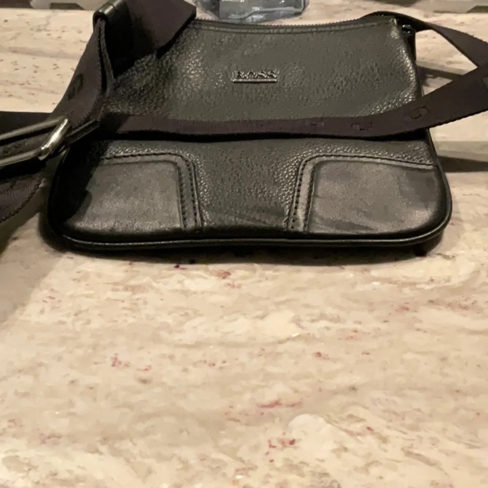 Hugo BOSS Black Magma 💯 leather Bag. Unisex
